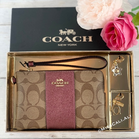 COACH Corner Zip Wristlet Signature Canvas Bag Box